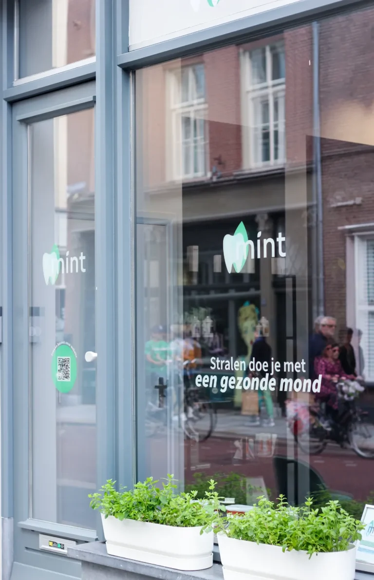 Voor pui Mondhygiënist Mint Den Bosch